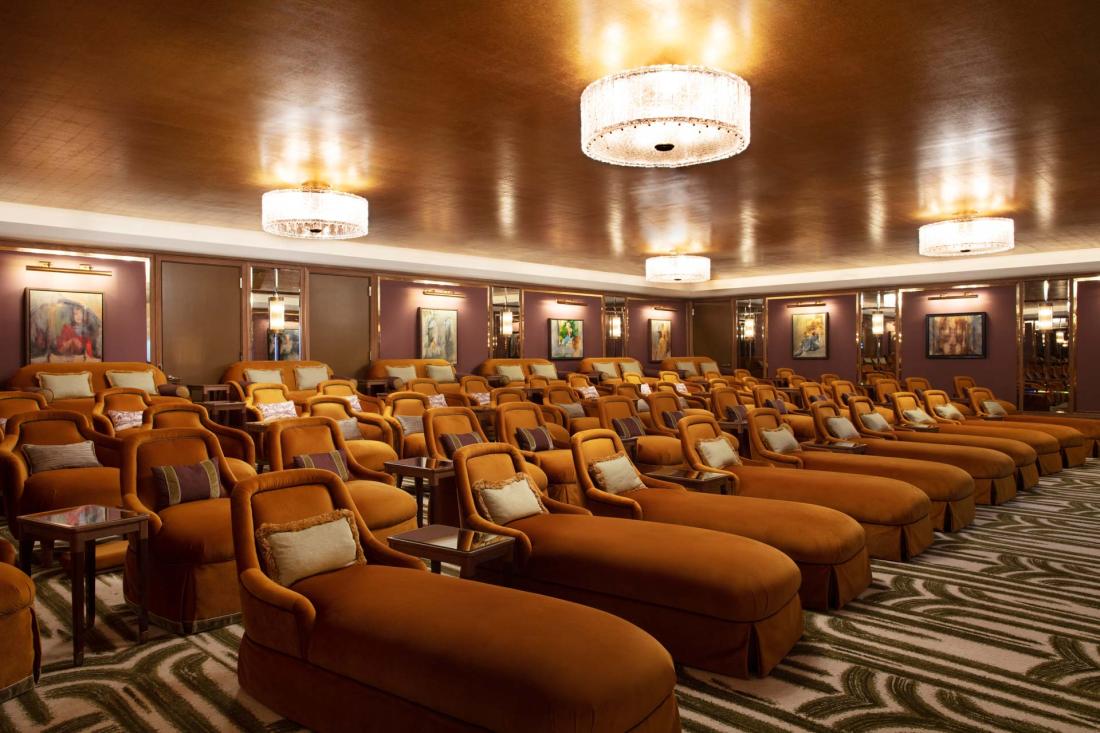 L’hôtel acceuille une magnifique salle de cinéma pour des avant-premières et des projections privées
