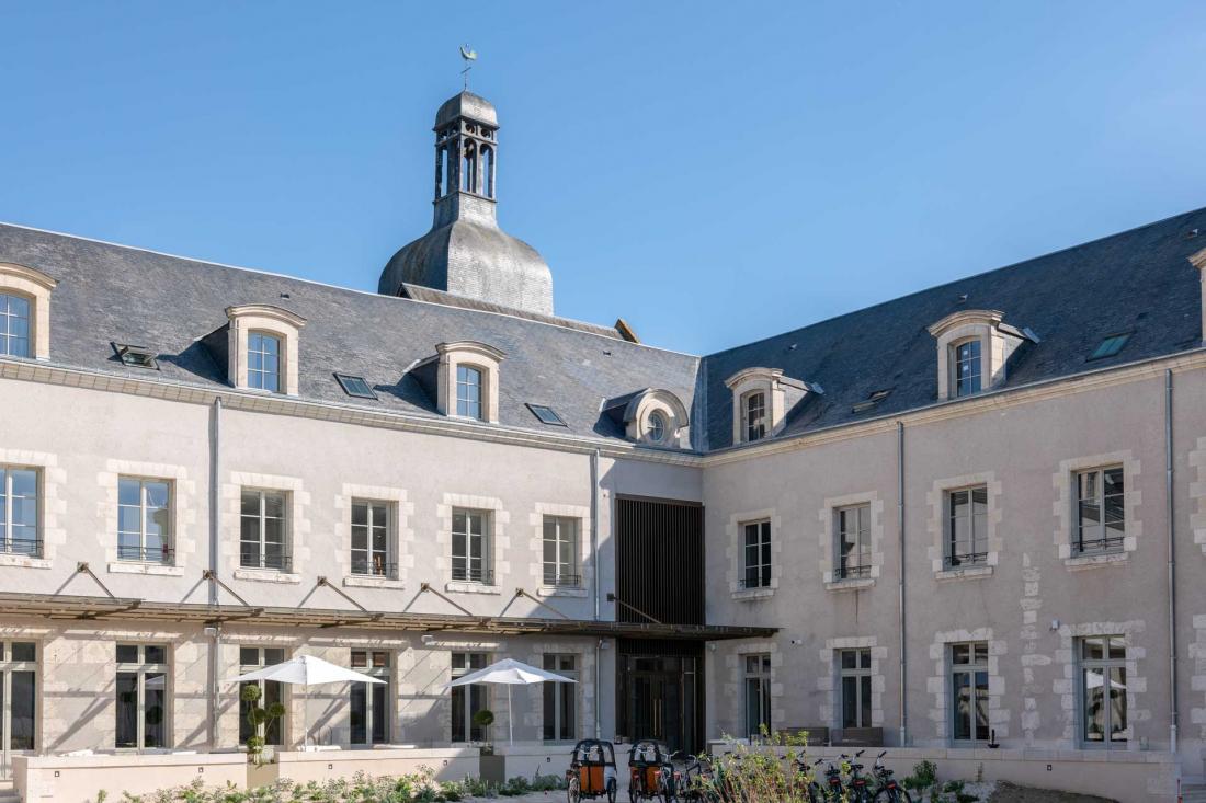 L’établissement compte 44 clés, 2 restaurants et un spa Sisley® L’établissement compte 44 clés, 2 restaurants et un spa Sisley®