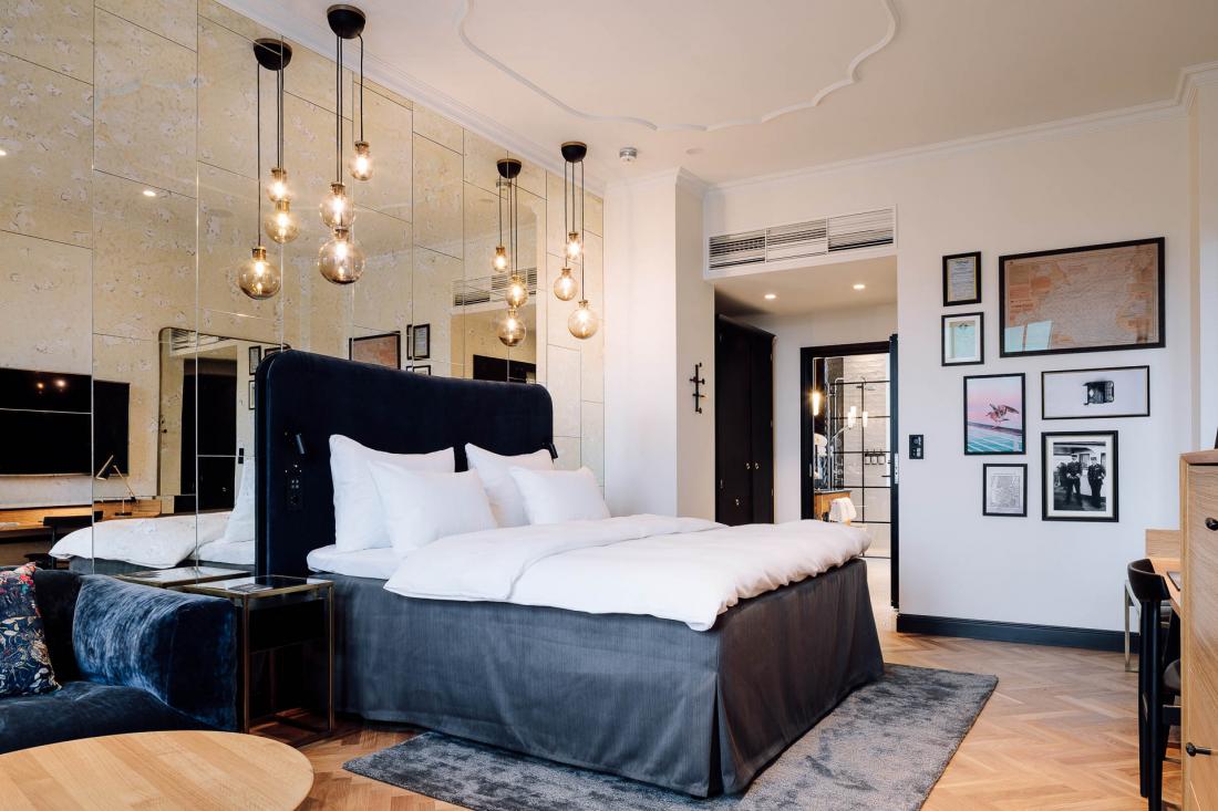 Les 122 chambres sont réparties en 5 catégories, ici une chambre Deluxe au lit ultraconfortable.