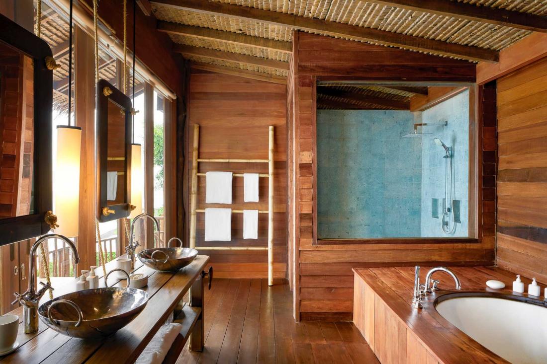 Mi cabane de Robinson mi villa ultra-luxe, l’endroit satisfait les envies d’aventure en tout confort.