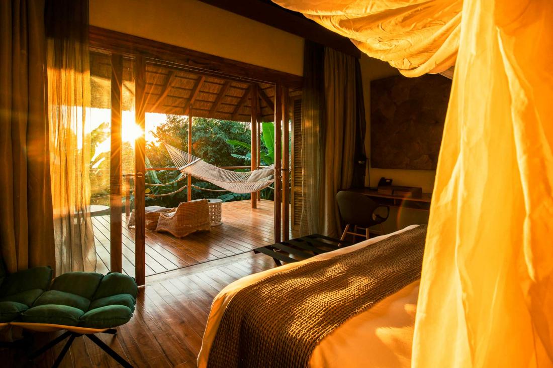 Leur architecture combine les nécessités d’un tourisme haut-de-gamme aux problématiques de durabilité et au style éclectique de Zanzibar.