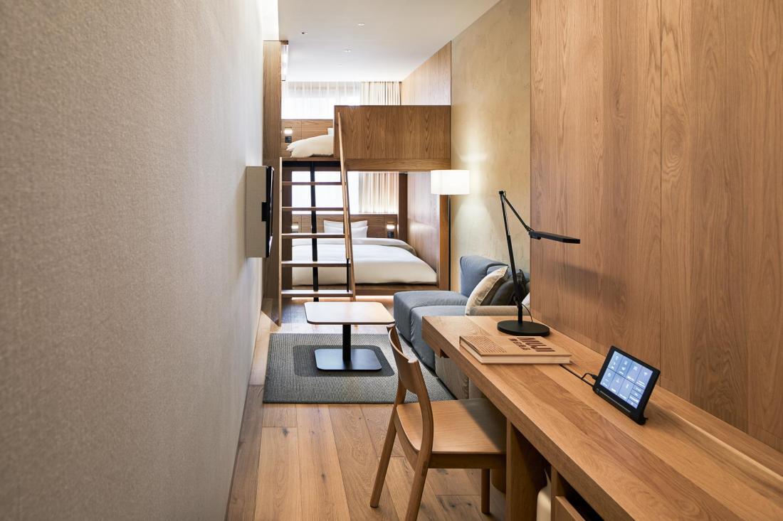 Qualité et minimalisme, le crédo de la marque se retrouve dans tous les espaces. Ici une chambre de catégorie G pour une ou deux personnes.