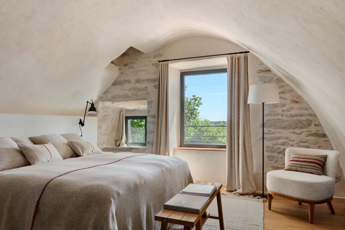 Almières Retreat compte 4 suites, ici la suite 3 avec vue sur la Landes Almières Retreat compte 4 suites, ici la suite 3 avec vue sur la Landes