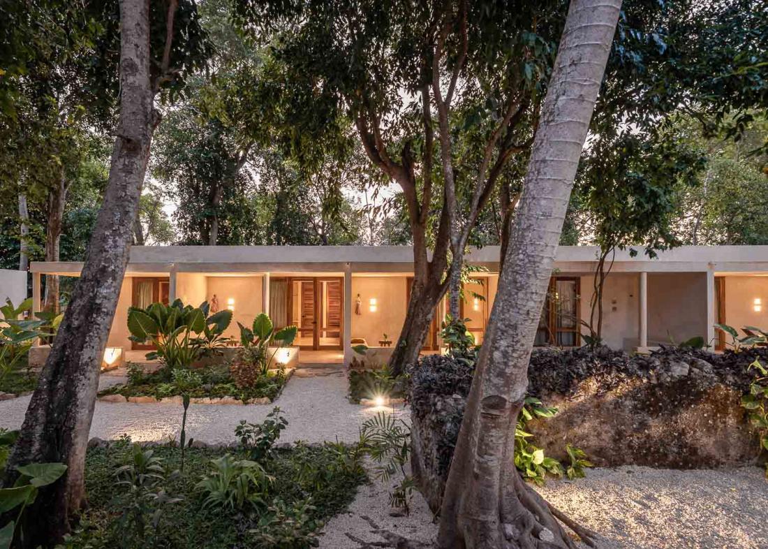 Les 8 chambres contemporaine entourées d’un jardin tropical 