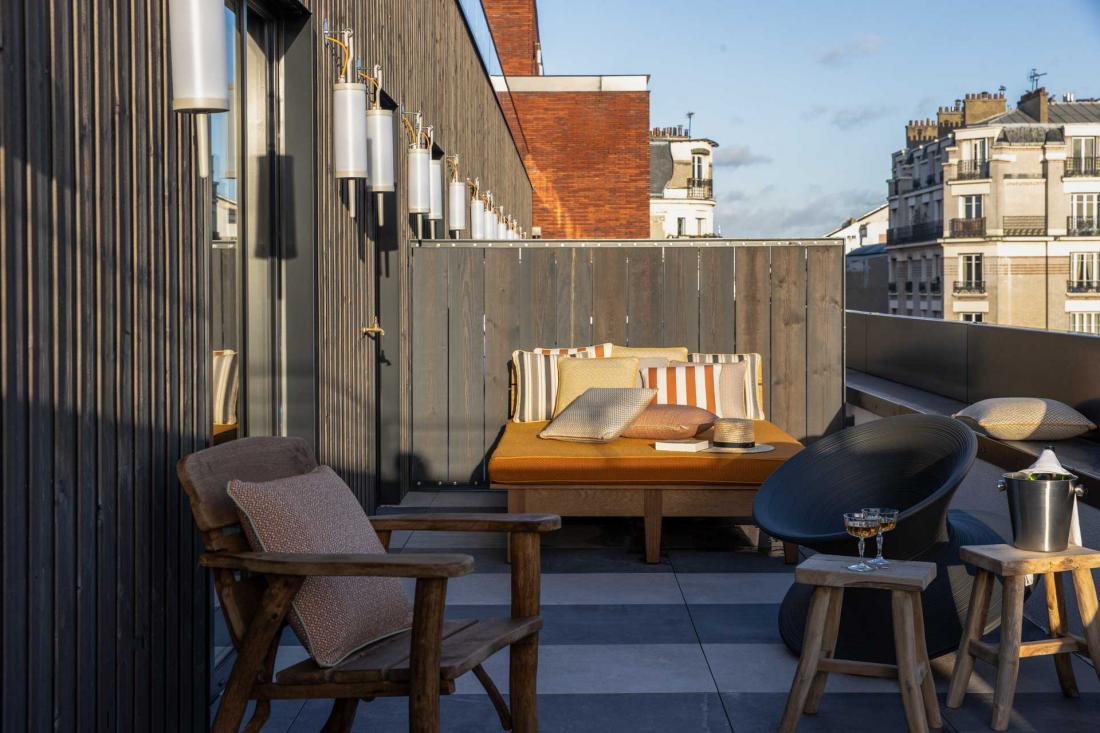 Nombre de chambres sont pourvues de balcons et de terrasses