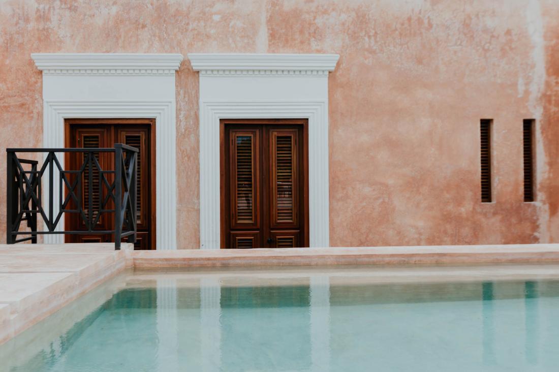 Nichée sur le rooftop, la deuxième piscine de Cigno surplombe la capitale du Yucatán 