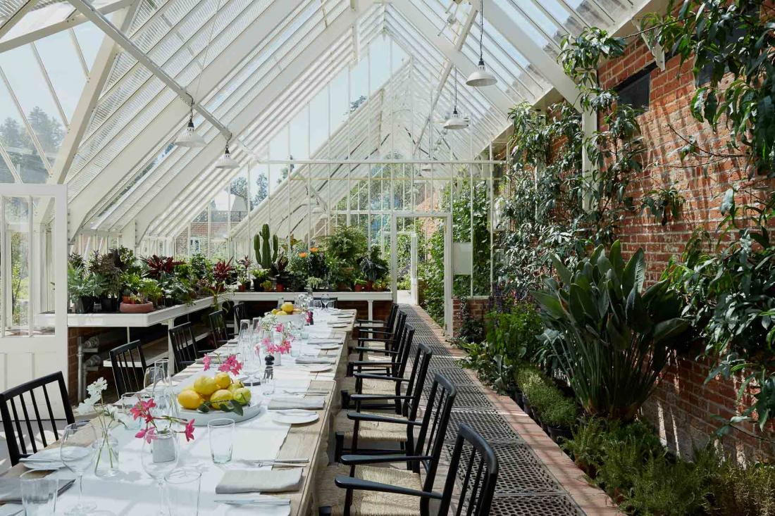 Les jardins emmurés et la serre peuvent accueillir événements et repas.