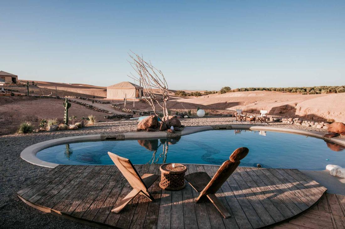 La piscine extérieure d’Inara Camp dans le désert d’Agafay