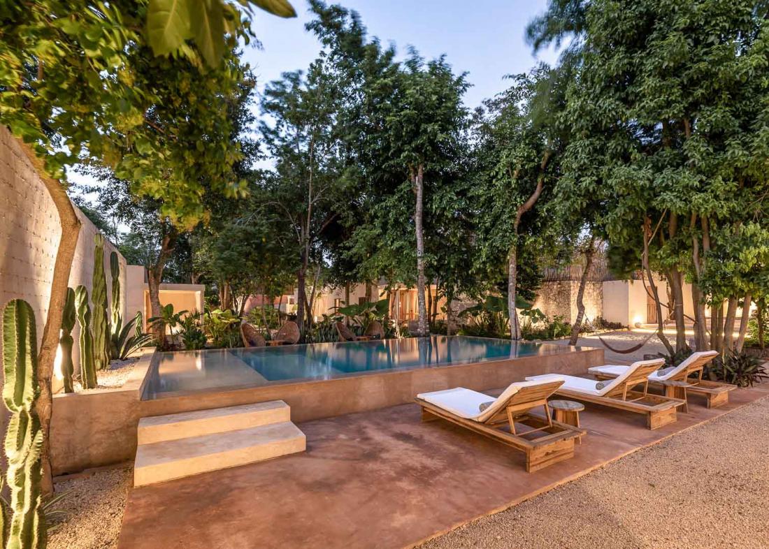 L’hôtel propose également cours de yoga sur le rooftop et massages L’hôtel propose également cours de yoga sur le rooftop et massages