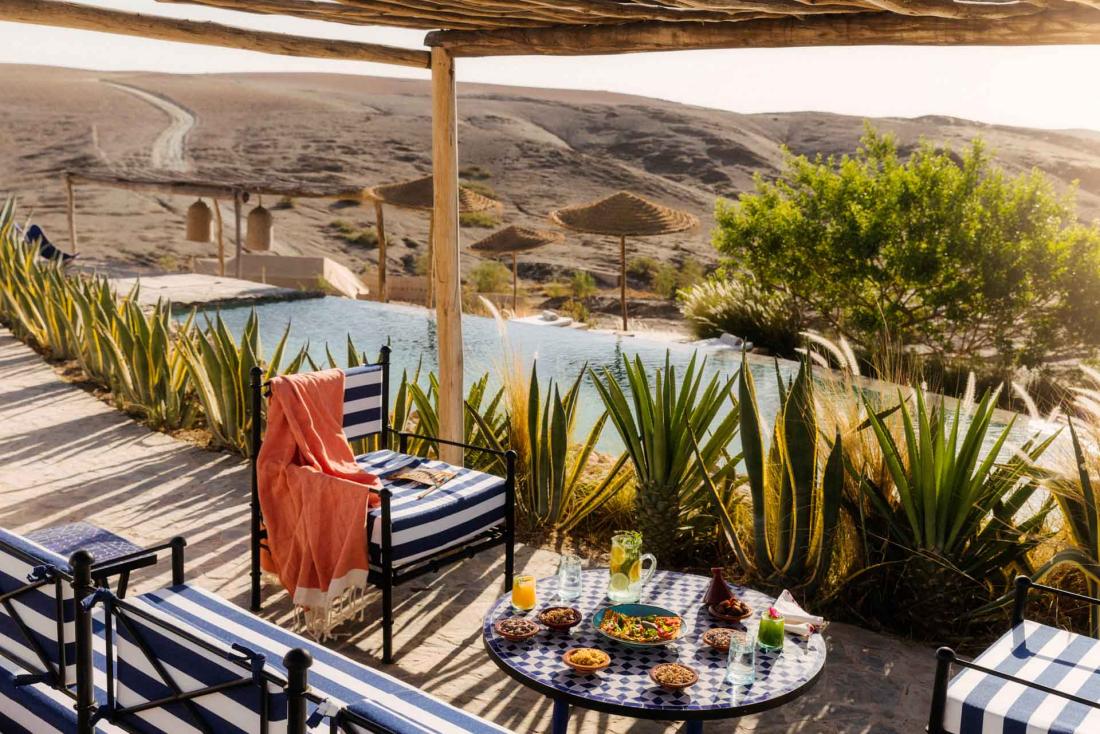 La piscine avec sa vue sur les montagnes de l’Atlas