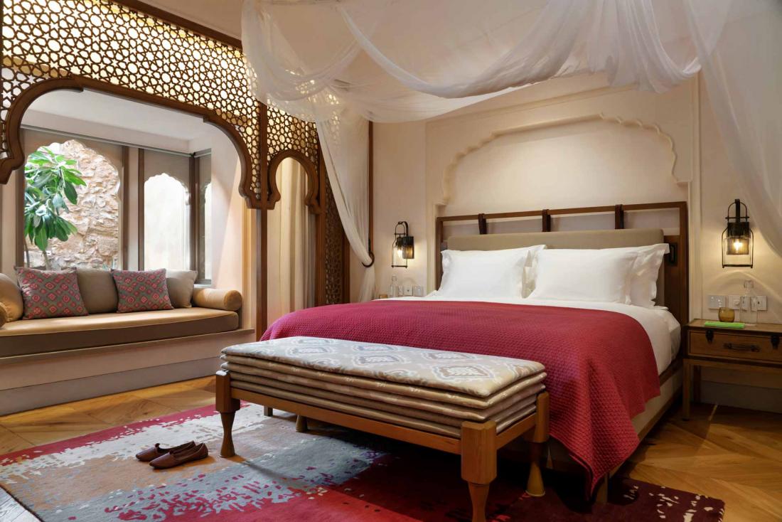 Les Deluxe Barwara Suite Bedroom s’inspirent de l’héritage musulman de l’Inde