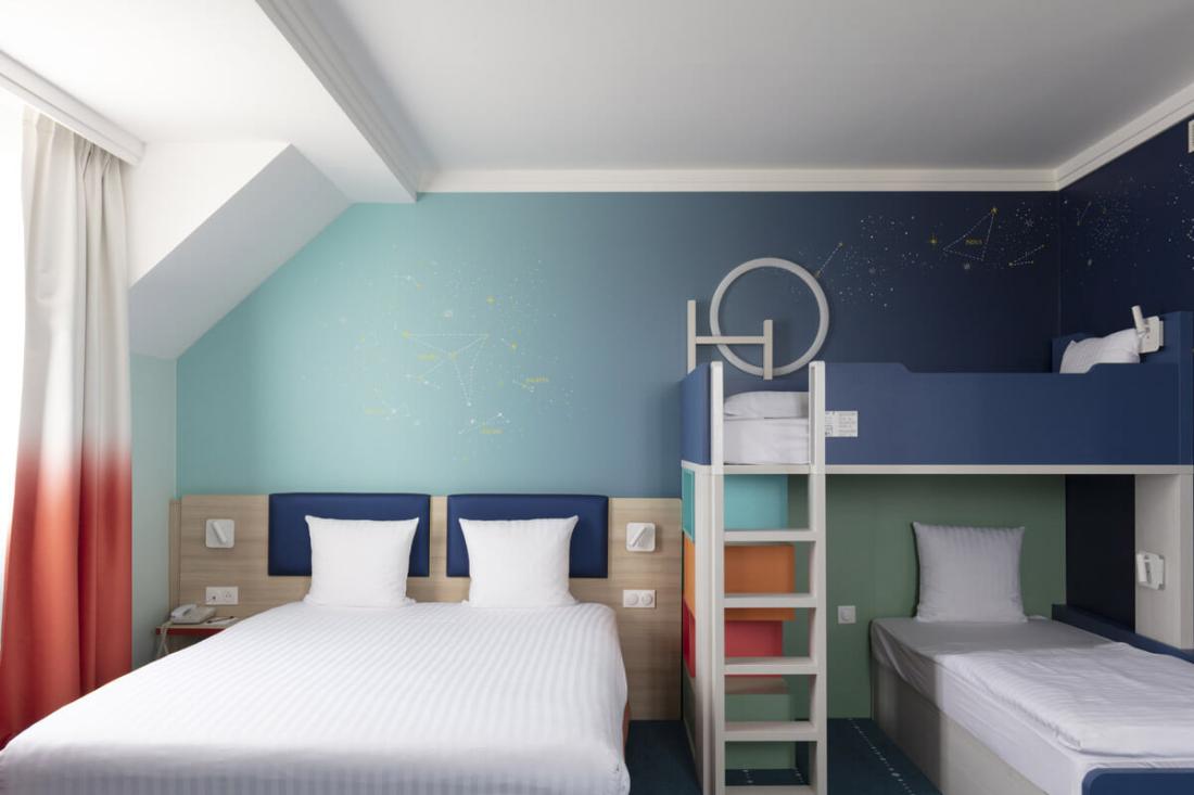 Les chambres avec lits superposés permettent d’accueillir les enfants