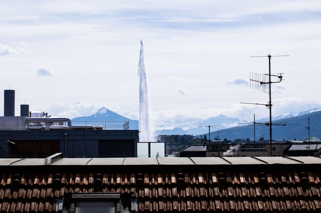 Seule la plus grande suite de l’hôtel offre une vue aussi imprenable sur le fameux jet d’eau ! 