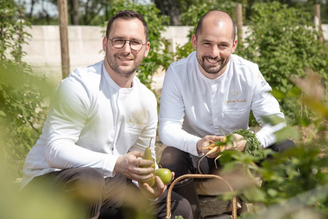 Les deux chefs du restaurant 