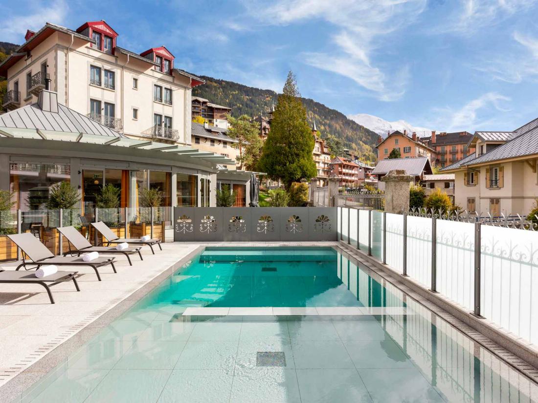 L’hôtel est situé dans le village de Saint-Gervais, blotti au pied du Mont-Blanc