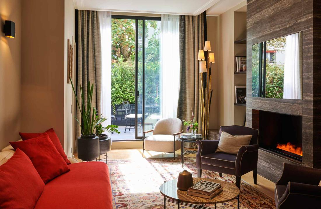 Les appartements donnant sur le jardin, avec cheminée