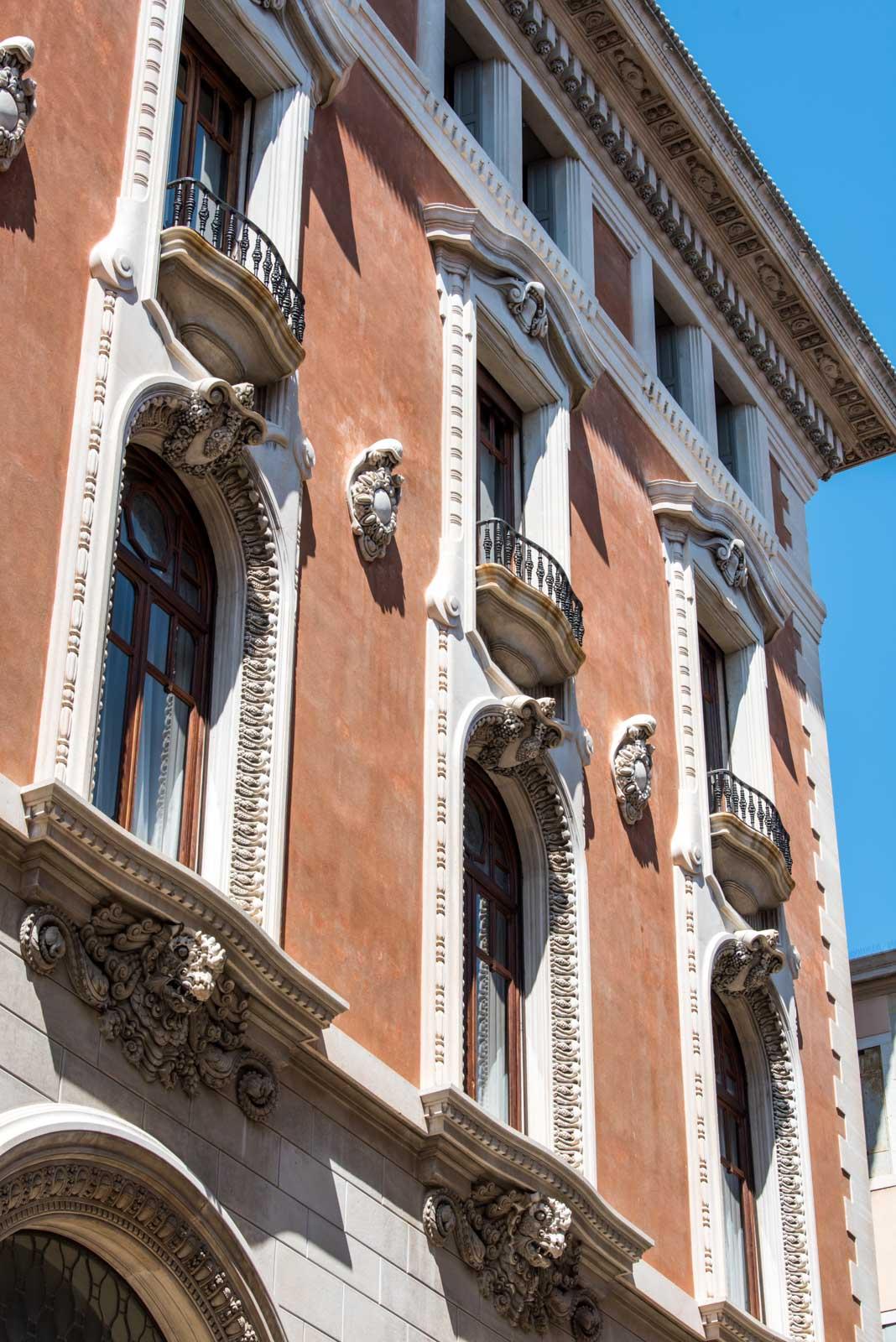 Sa façade majestueuse ornée de chimères plonge les hôtes dans l’histoire vénitienne Sa façade majestueuse ornée de chimères plonge les hôtes dans l’histoire vénitienne
