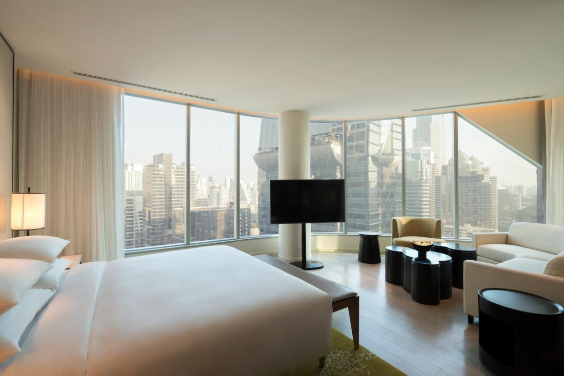 Ses chambres au design sobre sont parmi les plus spacieuses de la ville