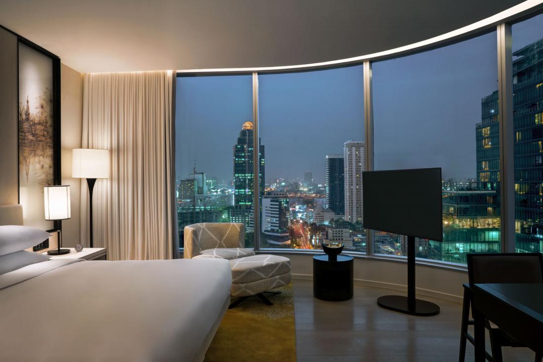 Autre point fort de l’hôtel, ses vues à couper le souffle sur le décor urbain de Bangkok