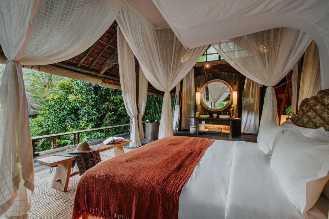 Les villas offrent des piscines privées et une vue imprenable sur les sept pics de Bali.