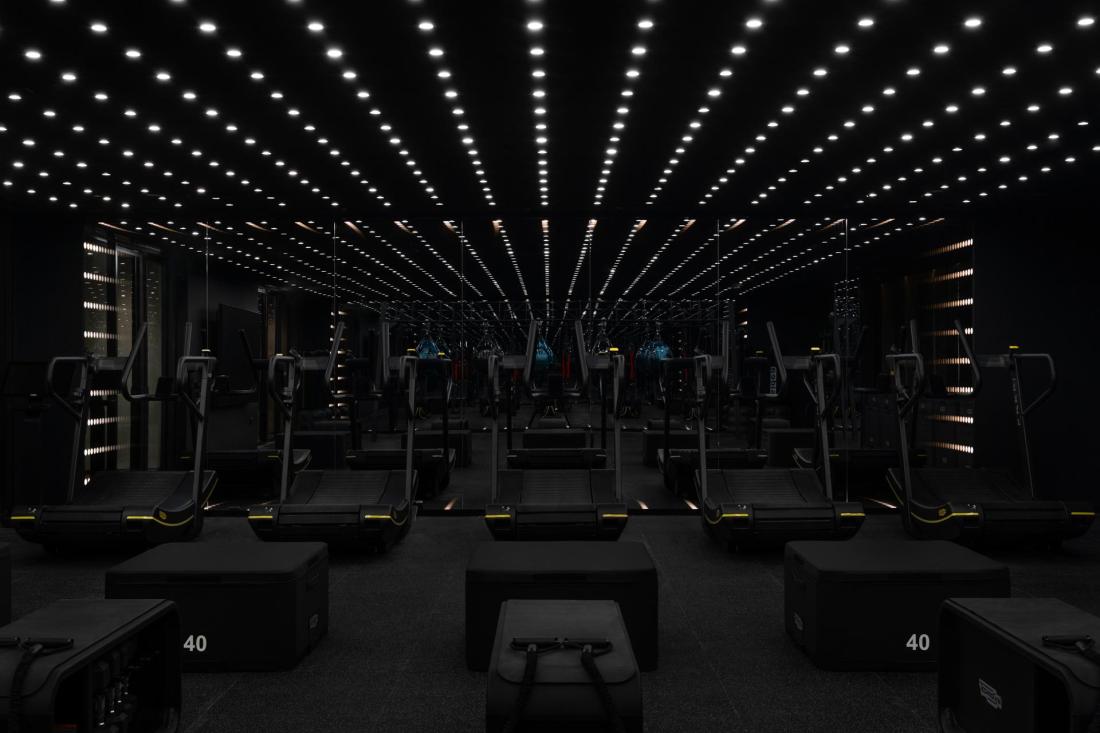 Boxe, Boot Camp, indoor cycling… le programme comprend une cinquantaine de cours hebdomadaires. Boxe, Boot Camp, indoor cycling… le programme comprend une cinquantaine de cours hebdomadaires.