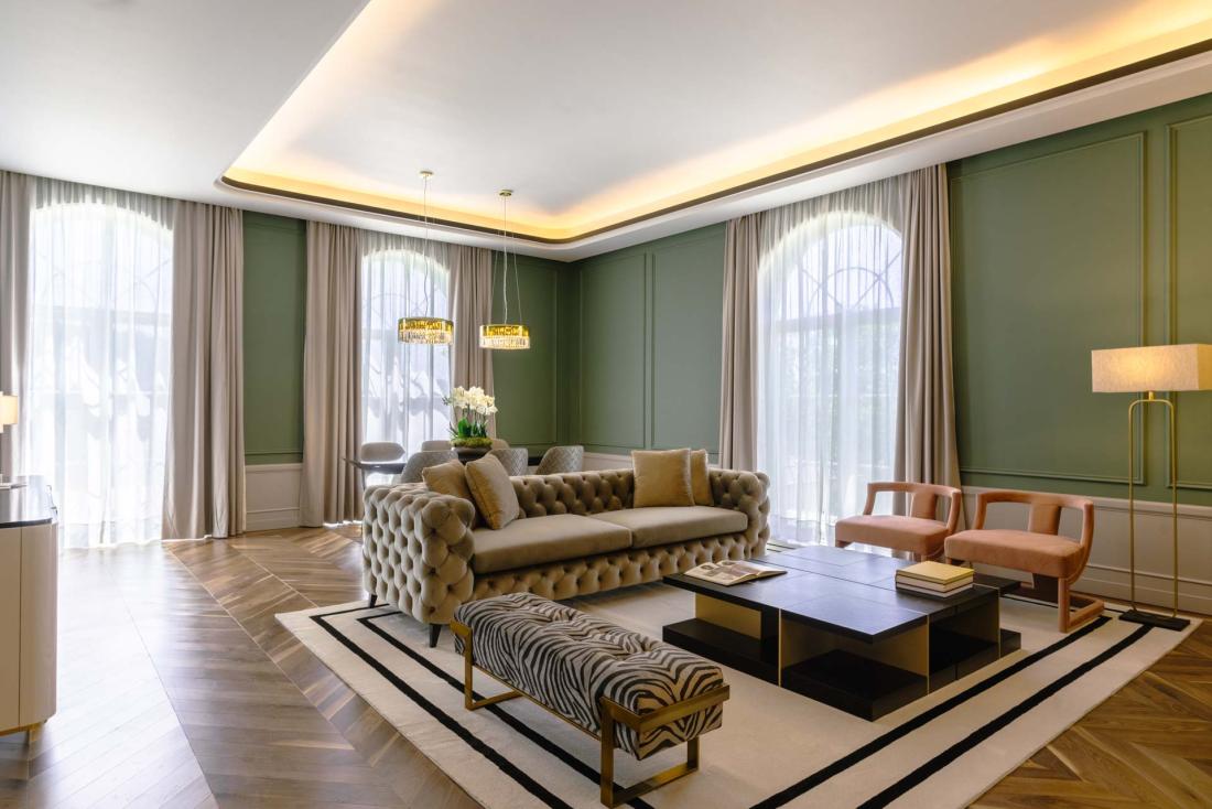 La Suite Amoure compte un immense salon