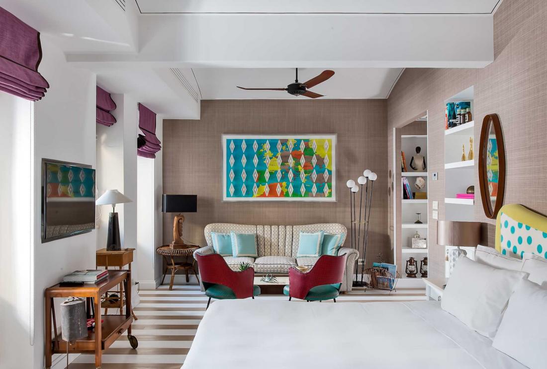 Les 54 chambres présentent un mélange de design contemporain et rétro qui célèbre la Dolce Vita Les 54 chambres présentent un mélange de design contemporain et rétro qui célèbre la Dolce Vita