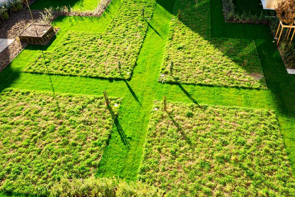 Le jardin de contemplation a été imaginé comme un cloître par Louis Benech, un spécialiste du genre
