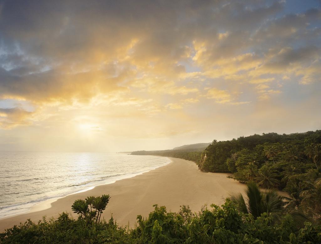 La spectaculaire plage de Playa Grande au coucher de soleil