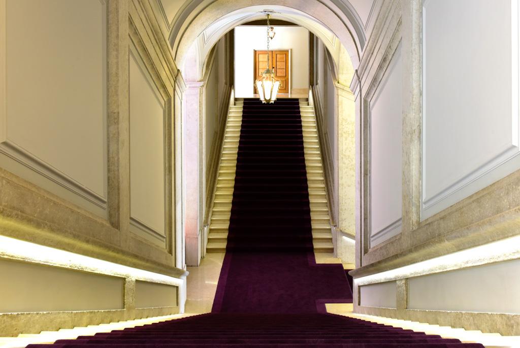 Installé dans un édifice historique du XVIIIème siècle, l’hôtel dévoile des intérieurs fastueux