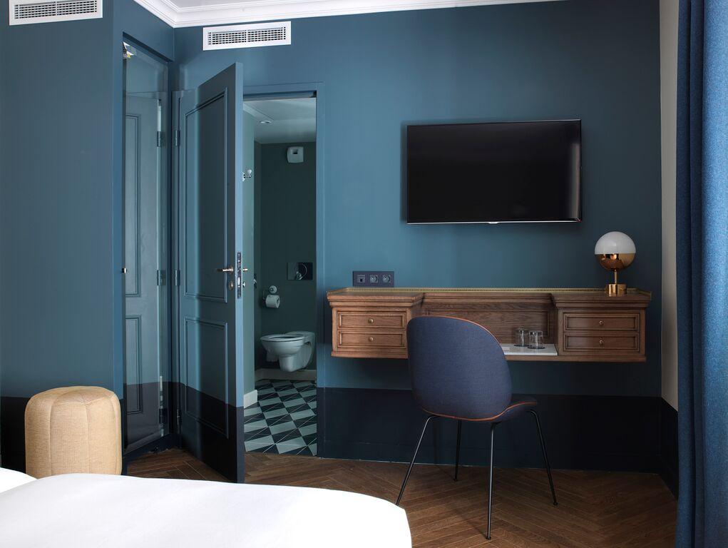 Dans chaque chambre, un charmant bureau