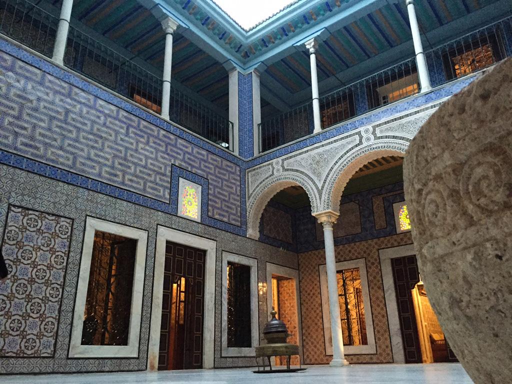 Le patio, au cœur de l’hôtel, a bénéficié d’une spectaculaire restauration.