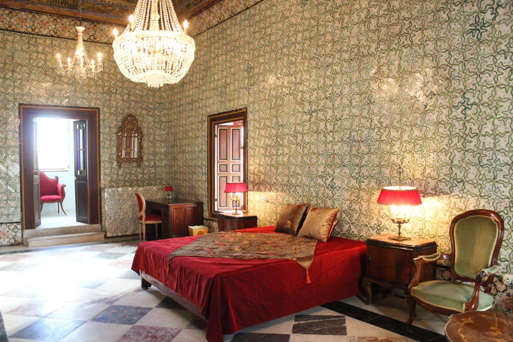 La suite royale est la plus vaste – et luxueuse - suite de l’hôtel.