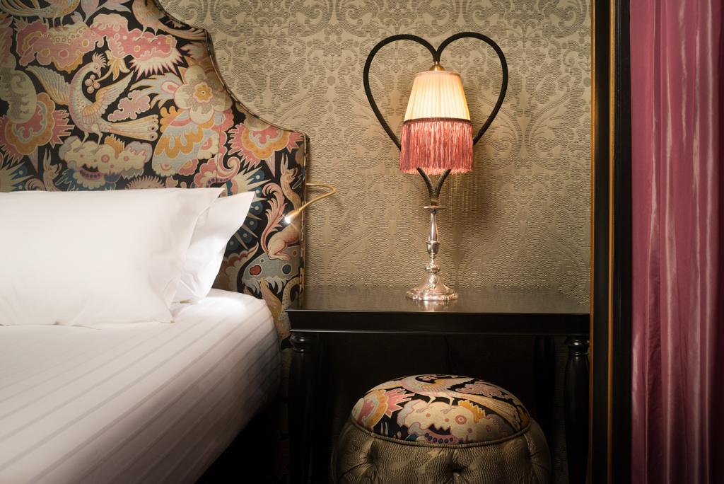 La « lampe-cœur », une création du décorateur pour la Maison Souquet.