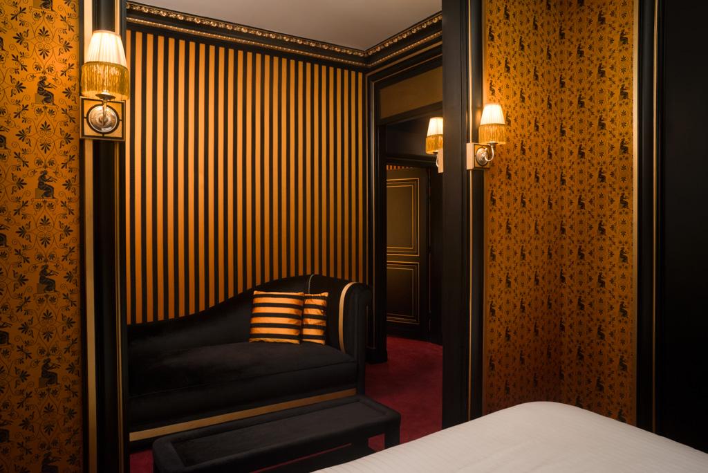 Sensiblement plus vastes, les Junior Suites, offrent un coin salon pour se détendre.