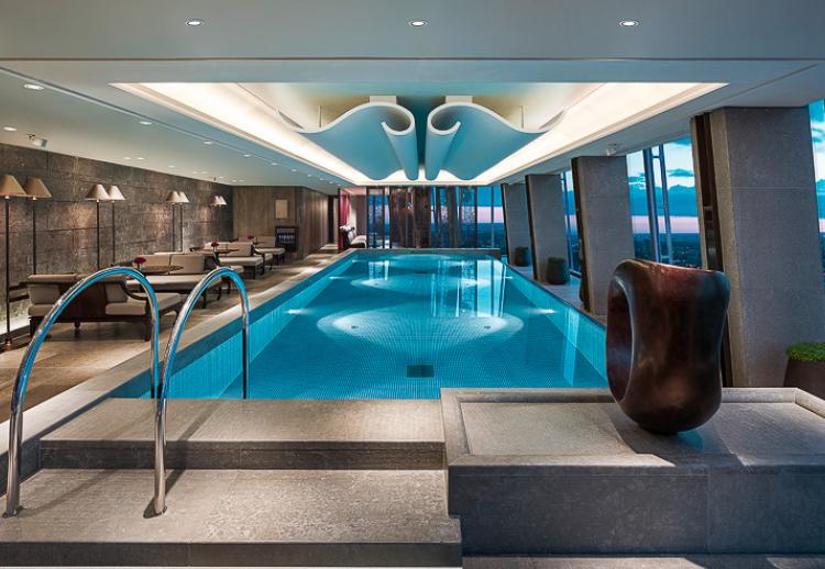Shangri-La dévoile la plus haute piscine d'Europe à Londres