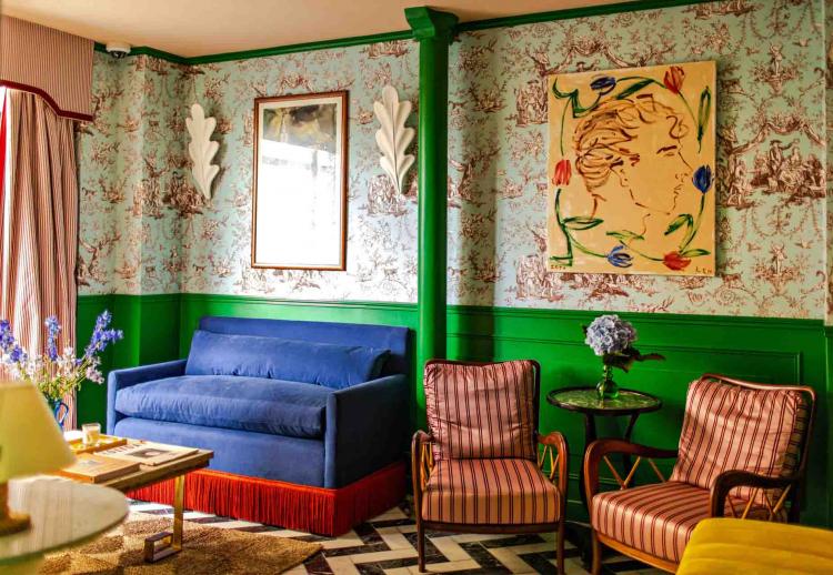 Paris : à l'Hôtel Les Deux Gares, un décor digne de Wes Anderson