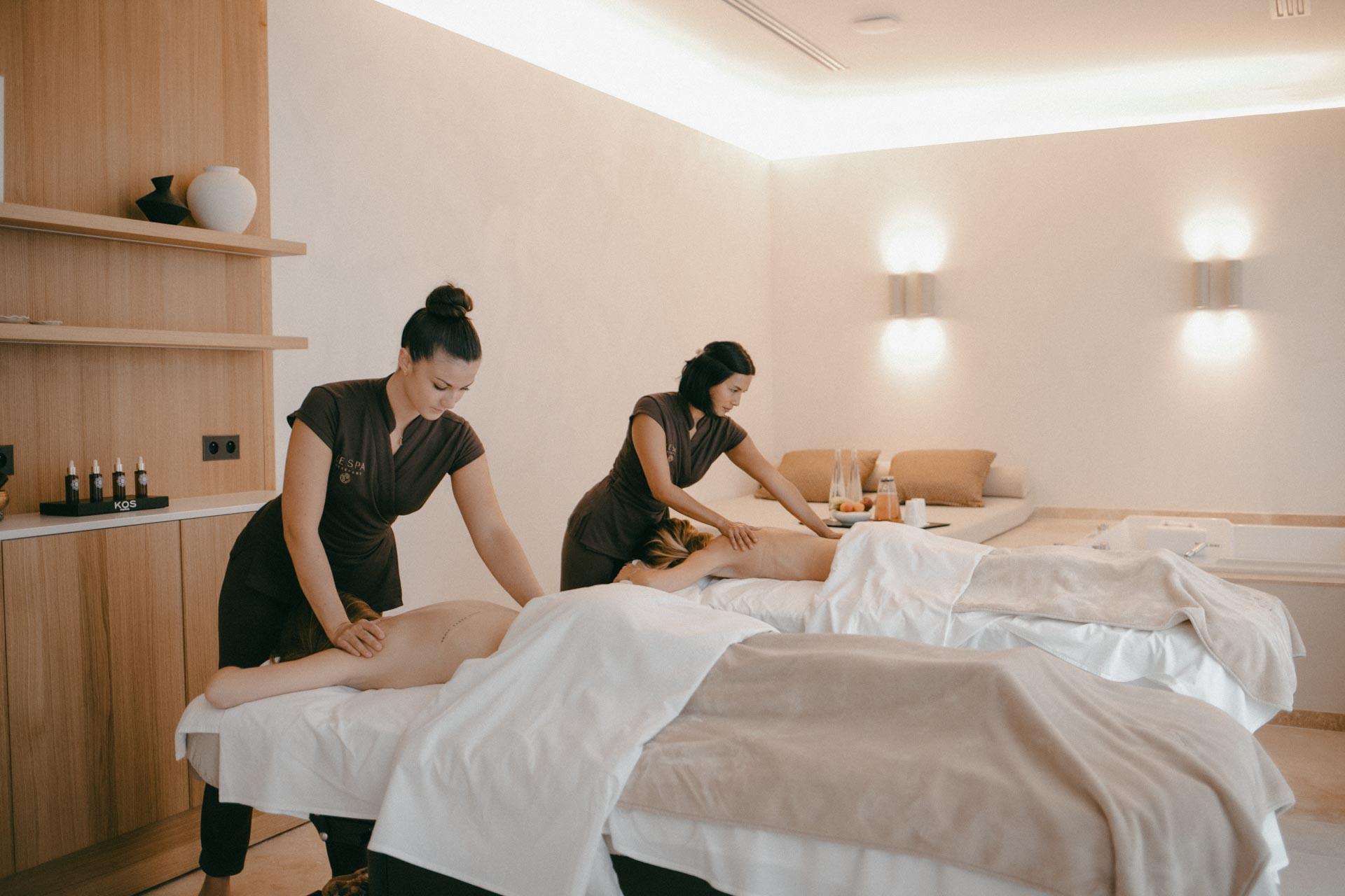 Massage duo, Suite Eden, Domaine de Verchant © Alexia Roux