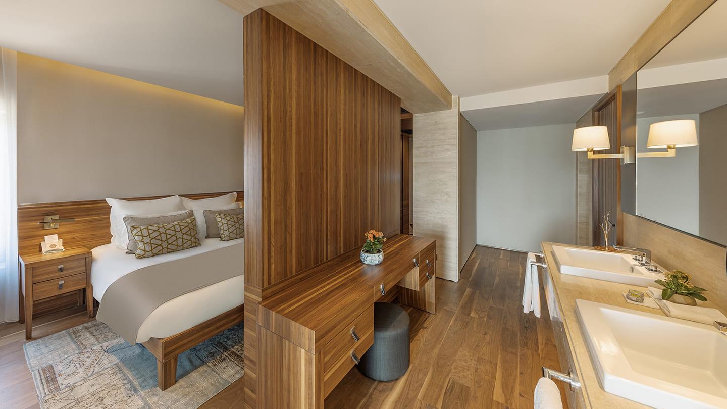 La suite deluxe avec vue sur la mer © D Maris Bay