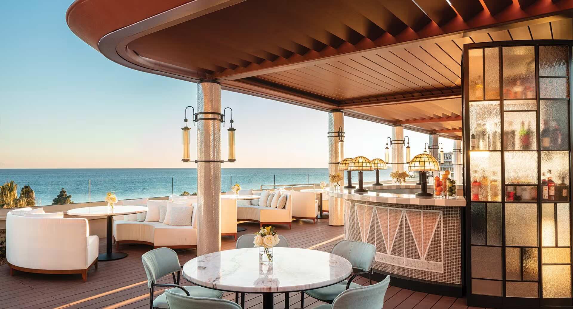Échanger ses vœux au-dessus des toits, avec la Méditerranée pour seul témoin © Anantara Plaza Nice