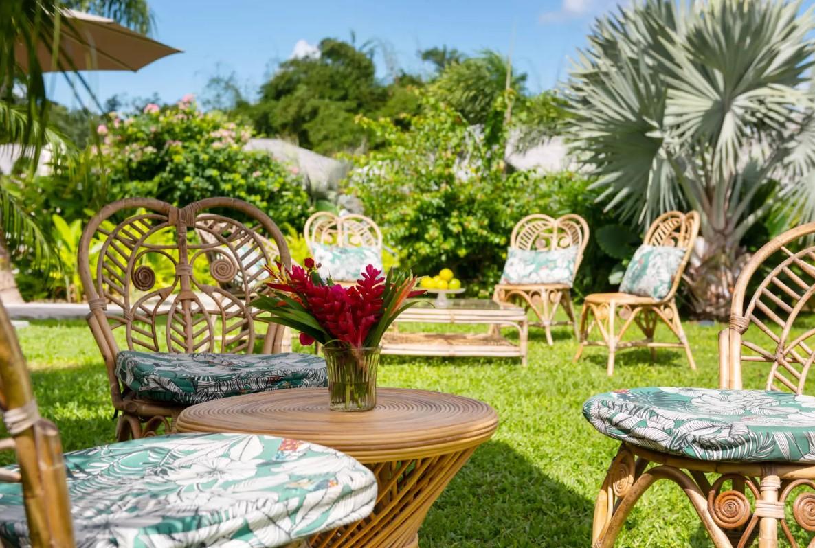  Les extérieurs verdoyants de L’Habitation Saint-Charles © L’Habitation Saint-Charles