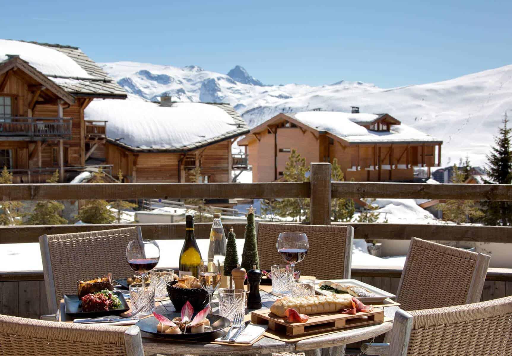 La terrasse du restaurant à l’Alpe d’Huez © Au Chamois d’Or