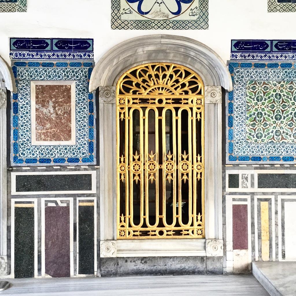 Porte dorée dans le Palais de Topkapı © Yonder.fr