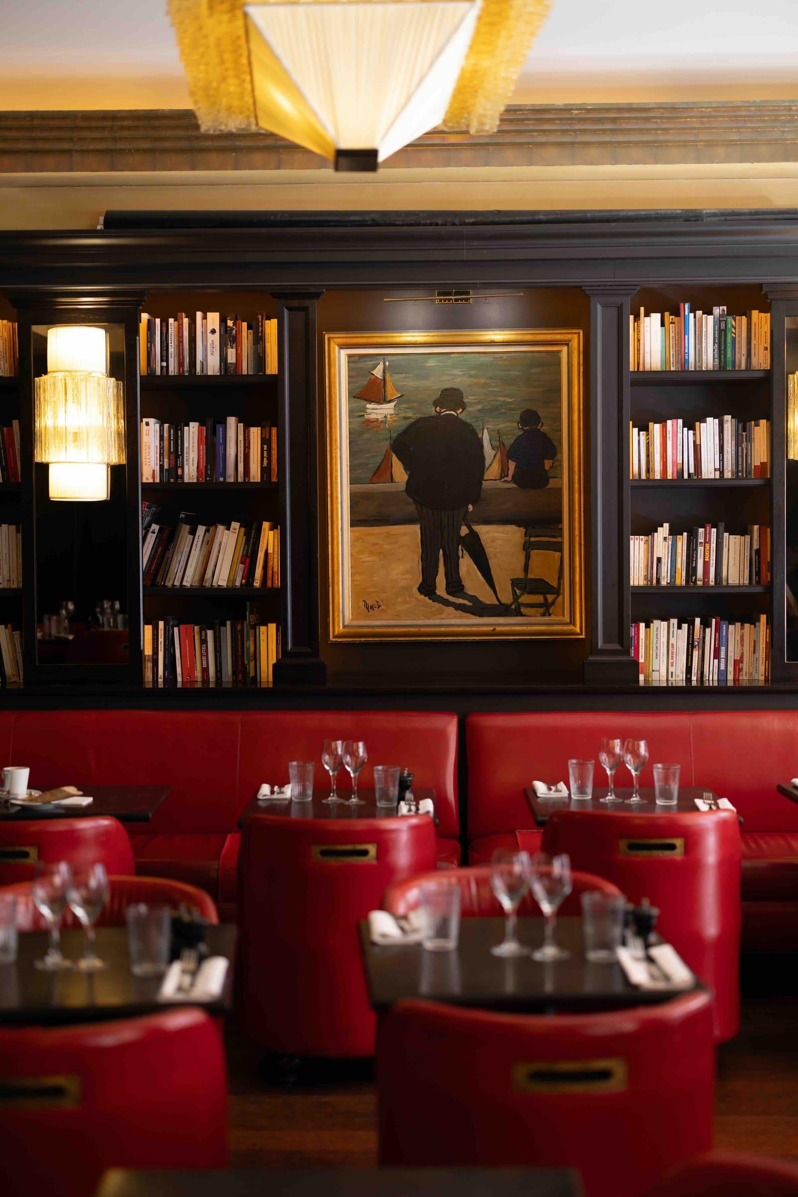 Le restaurant à Paris ornée de livres © Les Éditeurs