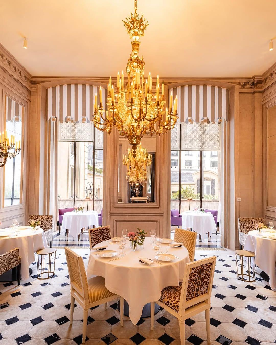 La salle intérieure du restaurant de Paris Apicius © Salome Rateau