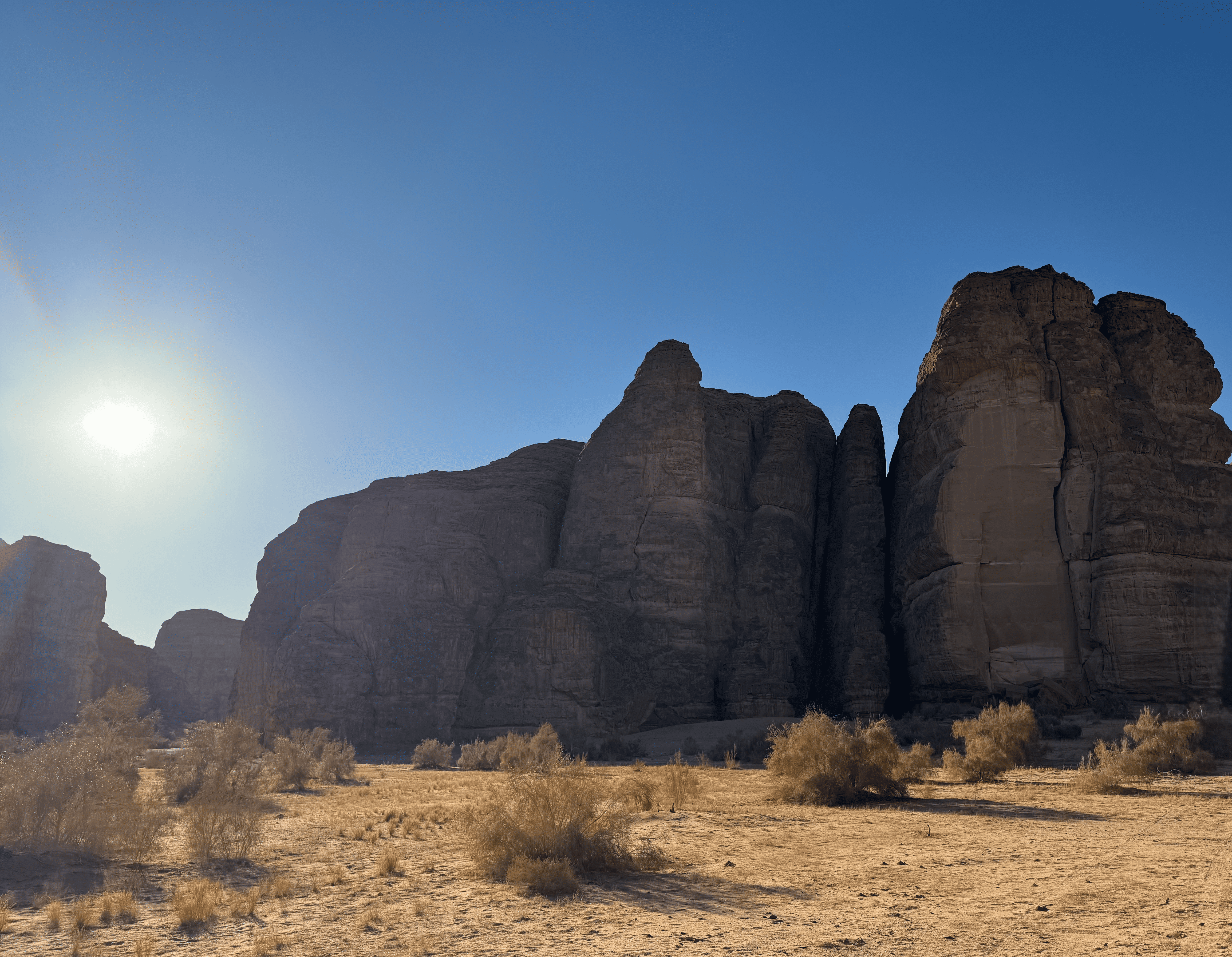 Les montagnes noires, riches en fer, succèdent aux vallées dorées © Hugues de Vaulx