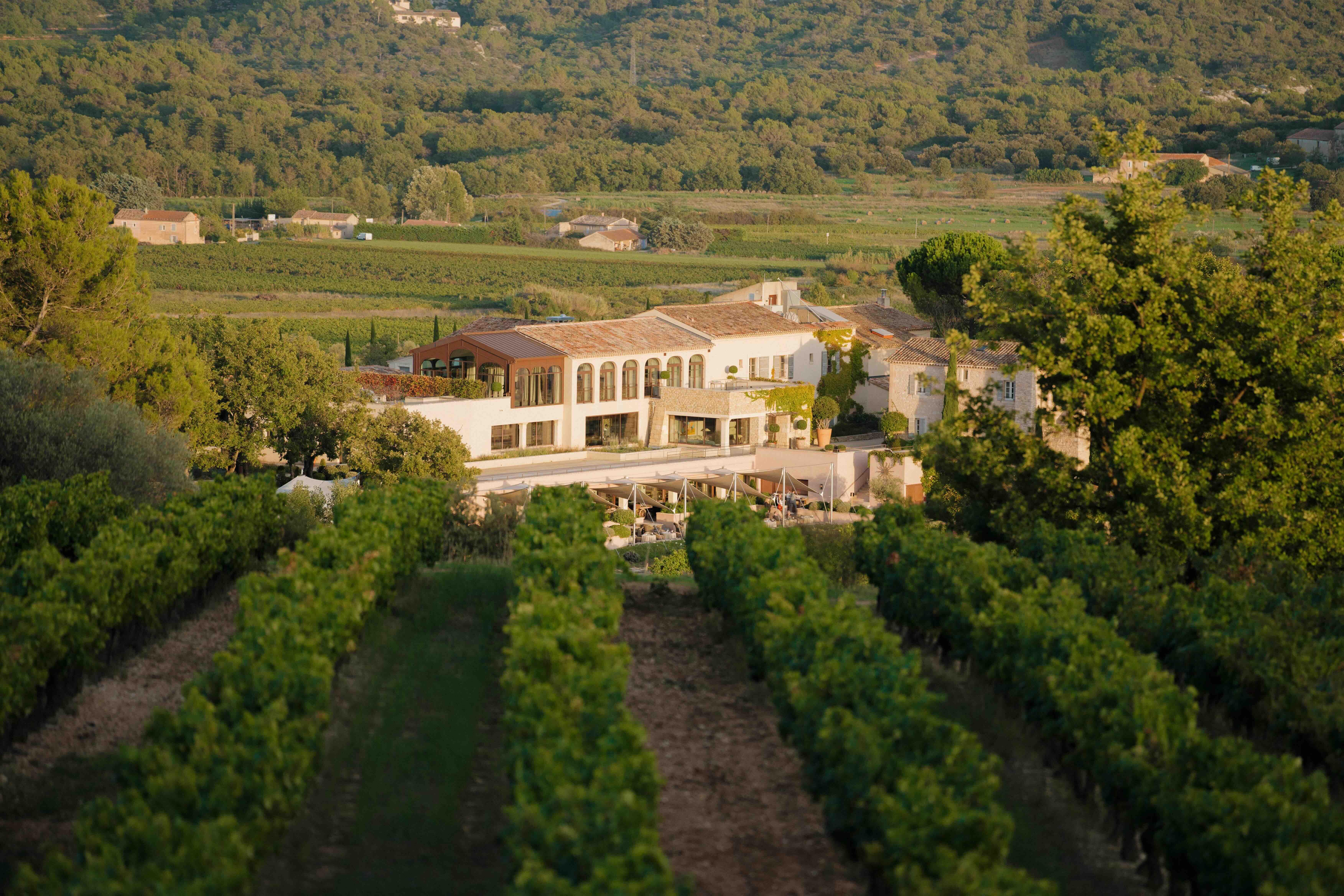 Le village-hôtel, entouré de vignobles  © Coquillade Provence