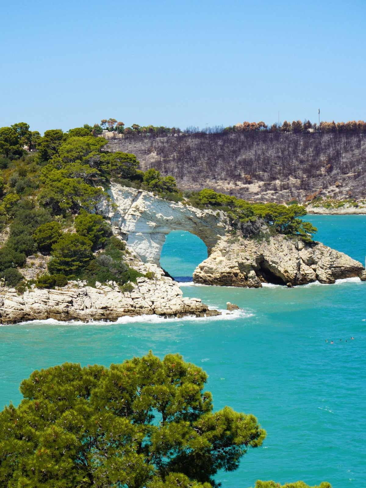 Les grottes près de Vieste