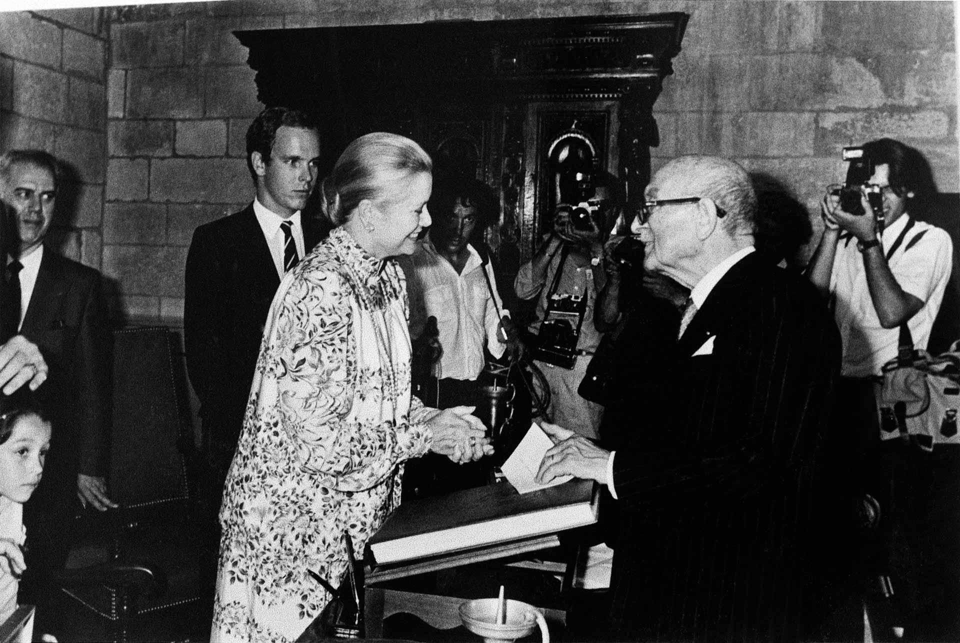 M. Thuilier reçoit Grace Kelly à Baumanière