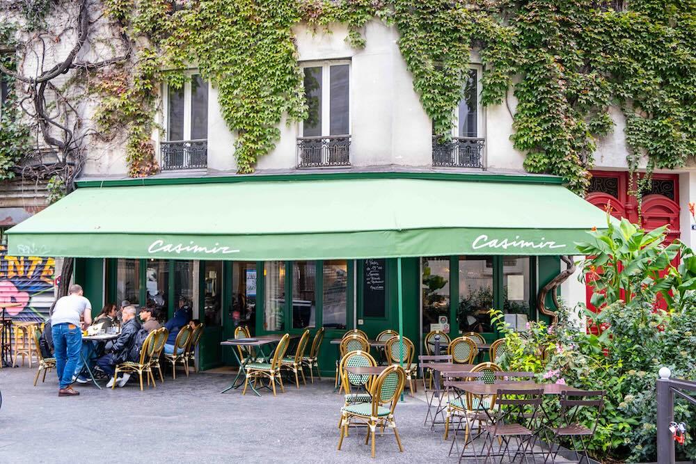 Terrasse du bistrot Casimir, dans le 10e à Paris © Tristan Olphe-Galliard